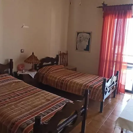 παραδοσιακό διαμέρισμα στην πόλη της καρύστου Apartament