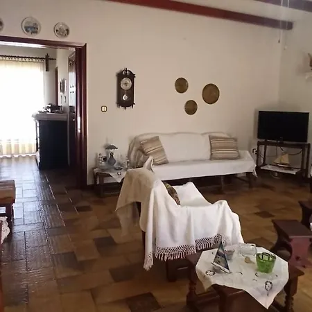 παραδοσιακό διαμέρισμα στην πόλη της καρύστου * Karystos (Evia)